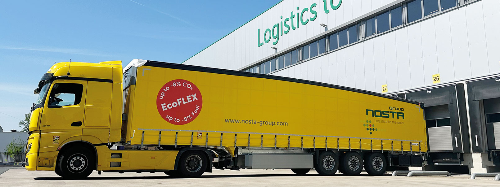 E-LKW setzt an Laderampe an