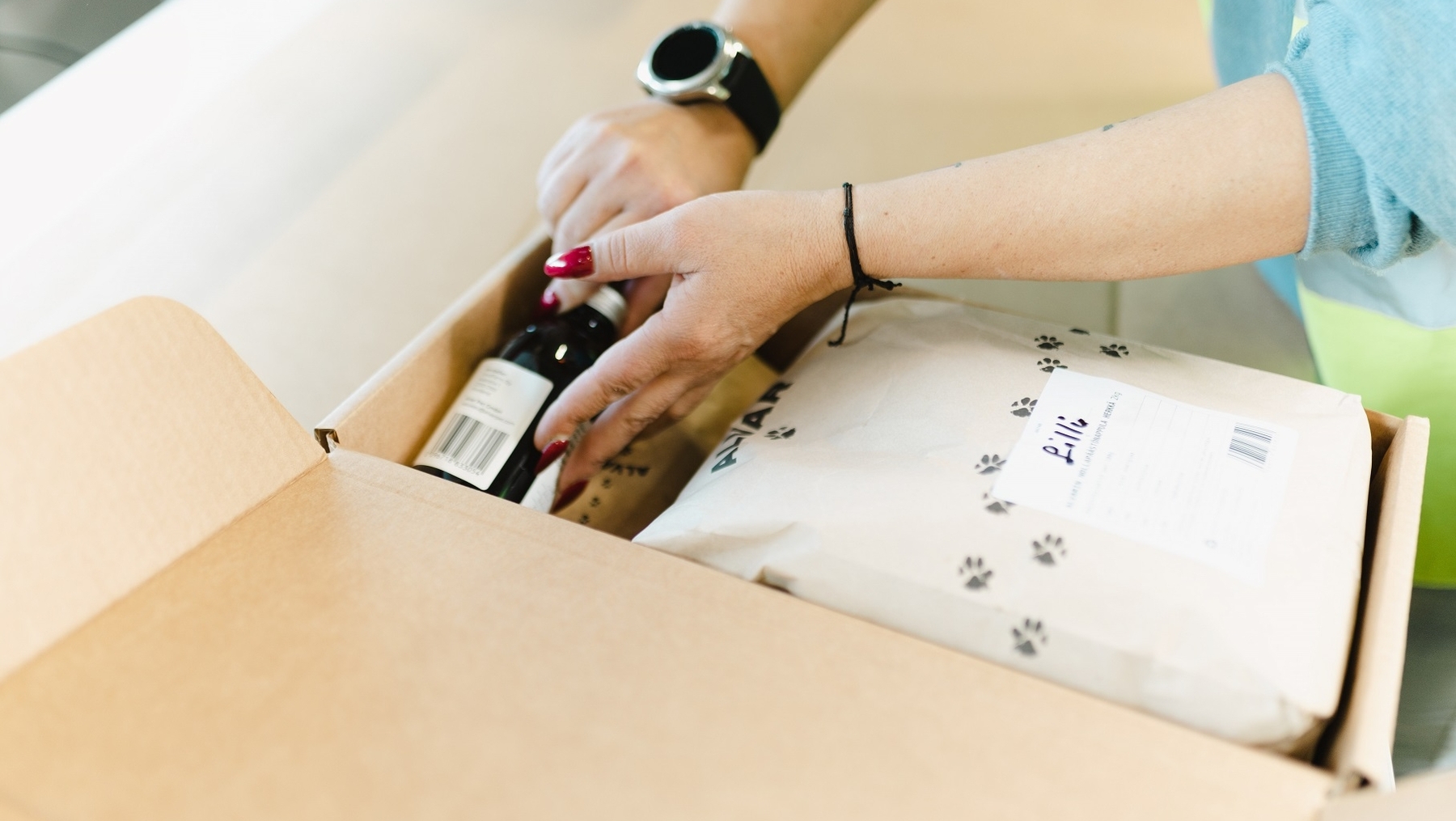 Verpacken von Waren in Pakete