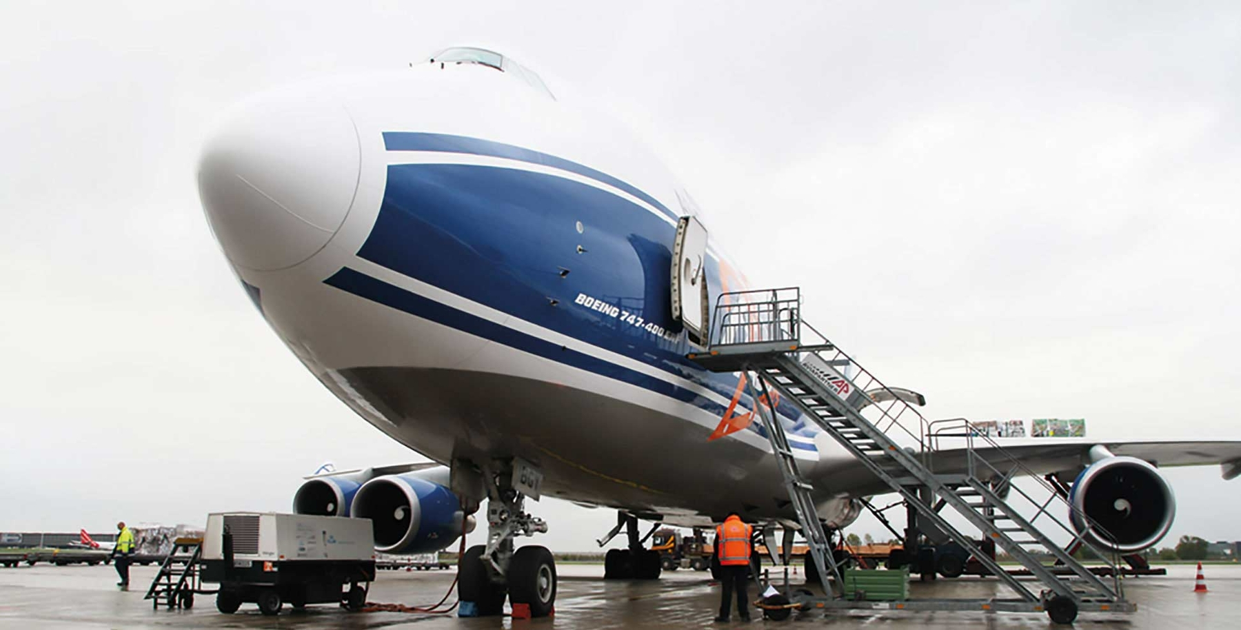 Flugzeug Beladung für Luftfracht