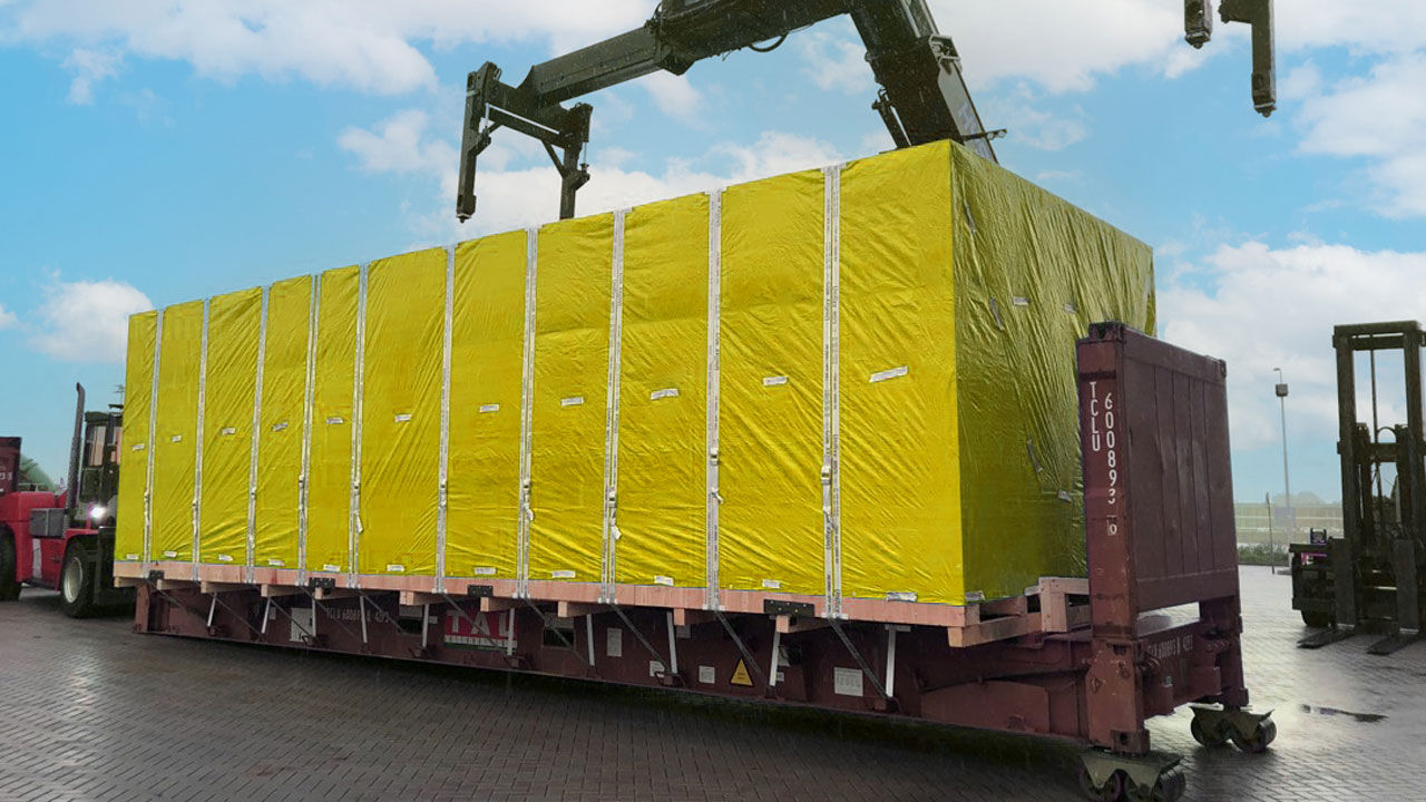 Loading of a large container